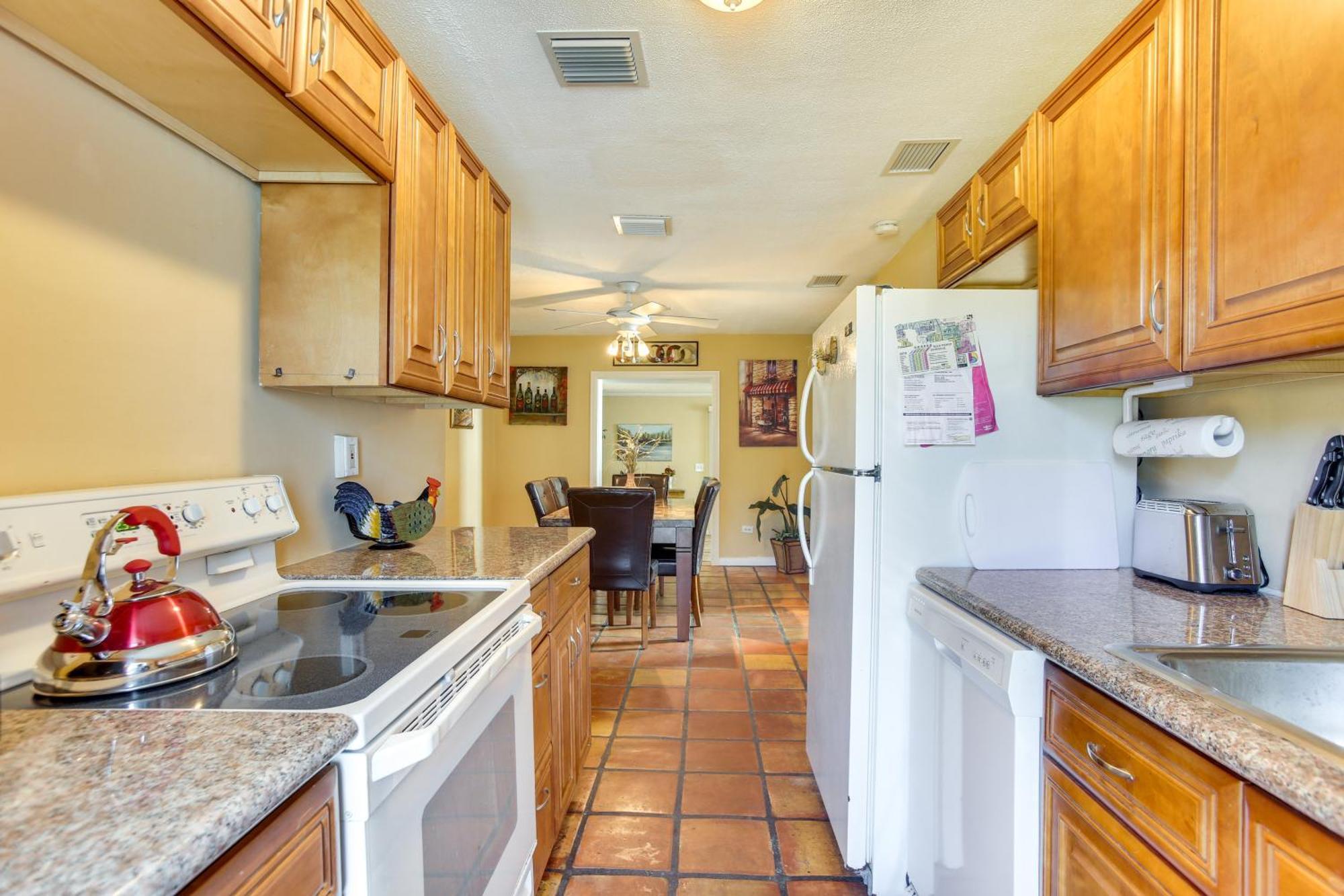 Canal Side Retreat With Dock, By Hollywood Boardwalk Fort Lauderdale Bagian luar foto