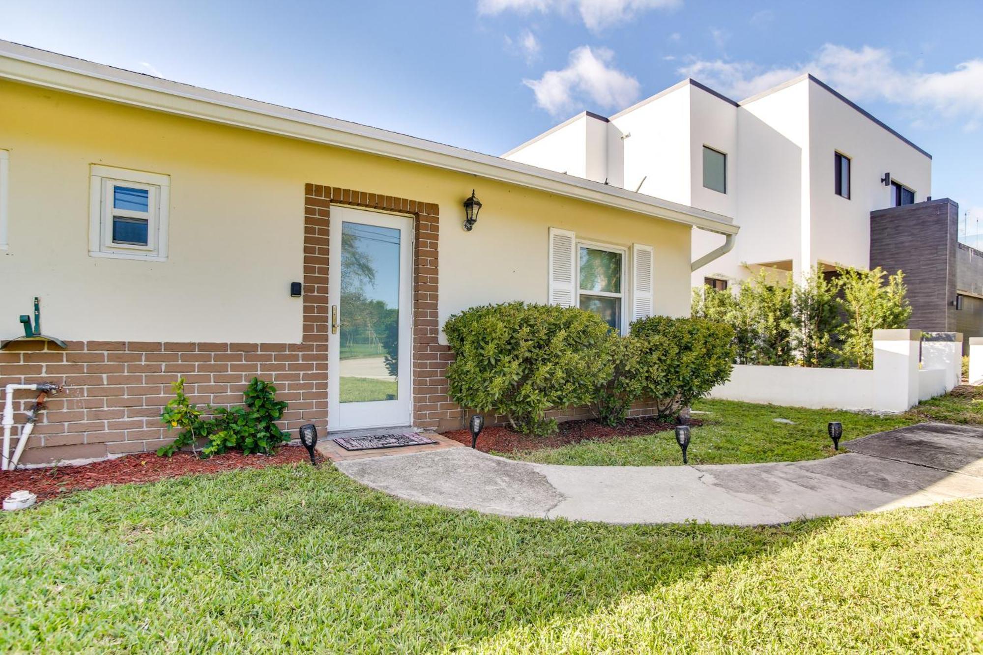 Canal Side Retreat With Dock, By Hollywood Boardwalk Fort Lauderdale Bagian luar foto